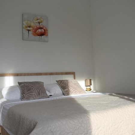 Apartments Rena ชิเบนิก ภายนอก รูปภาพ