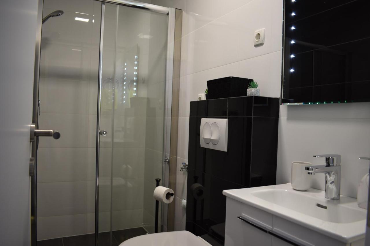 Apartments Rena ชิเบนิก ภายนอก รูปภาพ