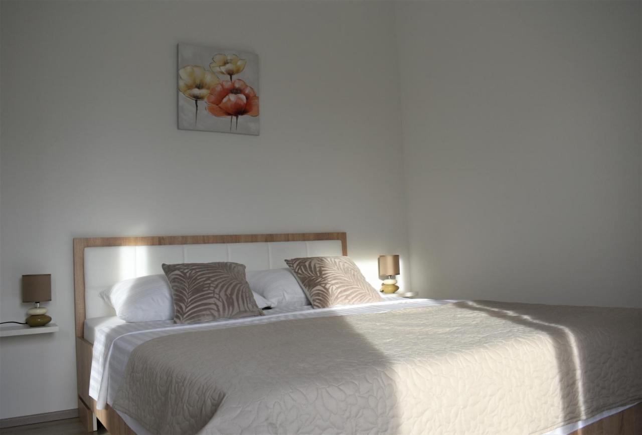 Apartments Rena ชิเบนิก ภายนอก รูปภาพ