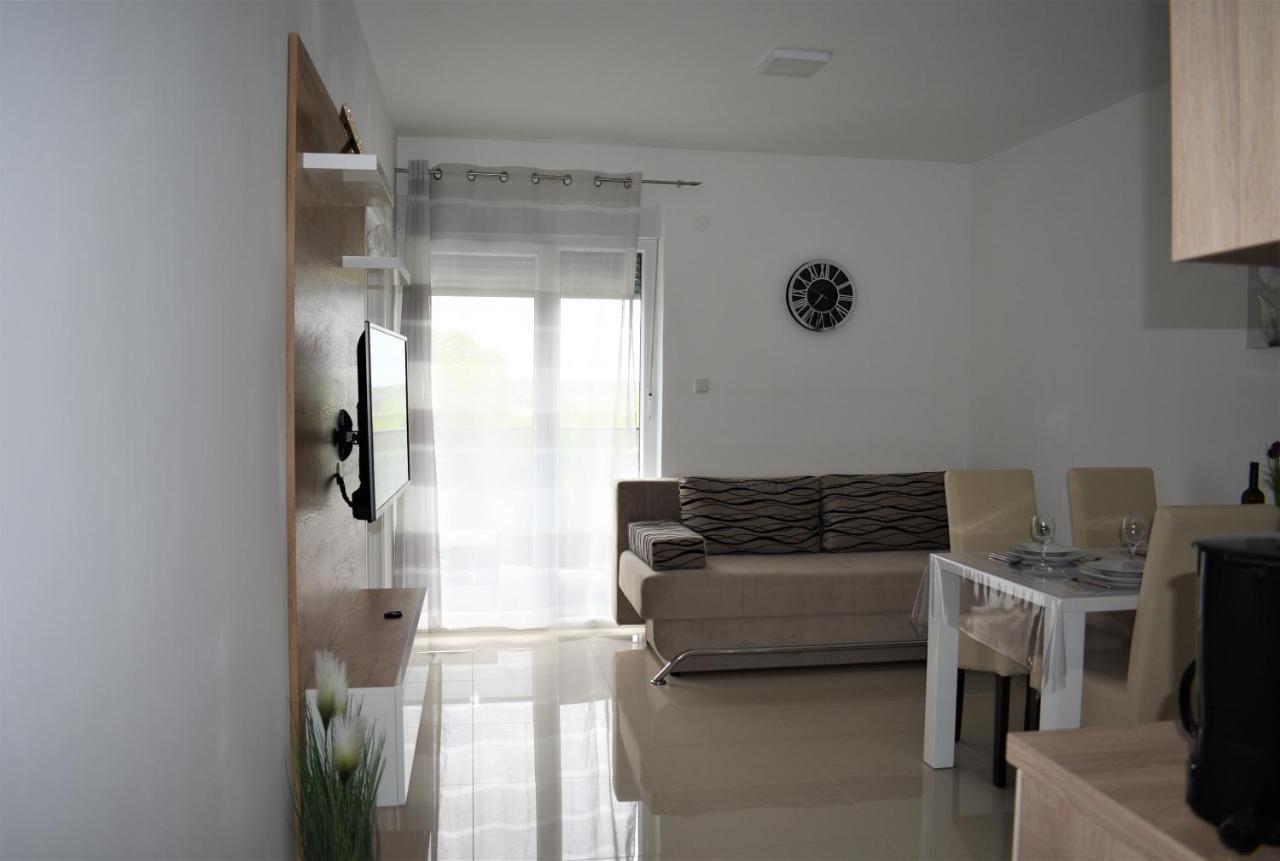 Apartments Rena ชิเบนิก ภายนอก รูปภาพ