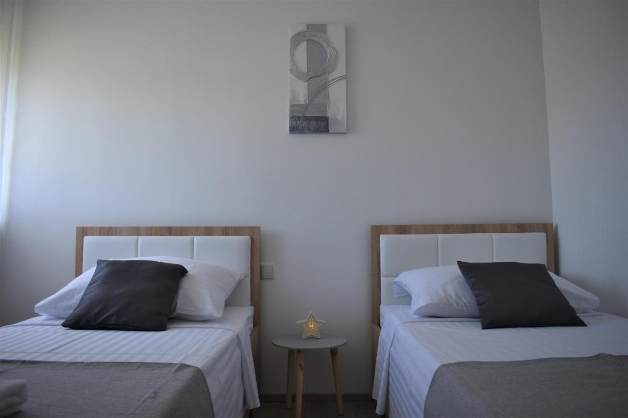 Apartments Rena ชิเบนิก ภายนอก รูปภาพ