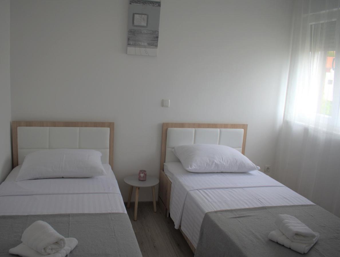Apartments Rena ชิเบนิก ภายนอก รูปภาพ