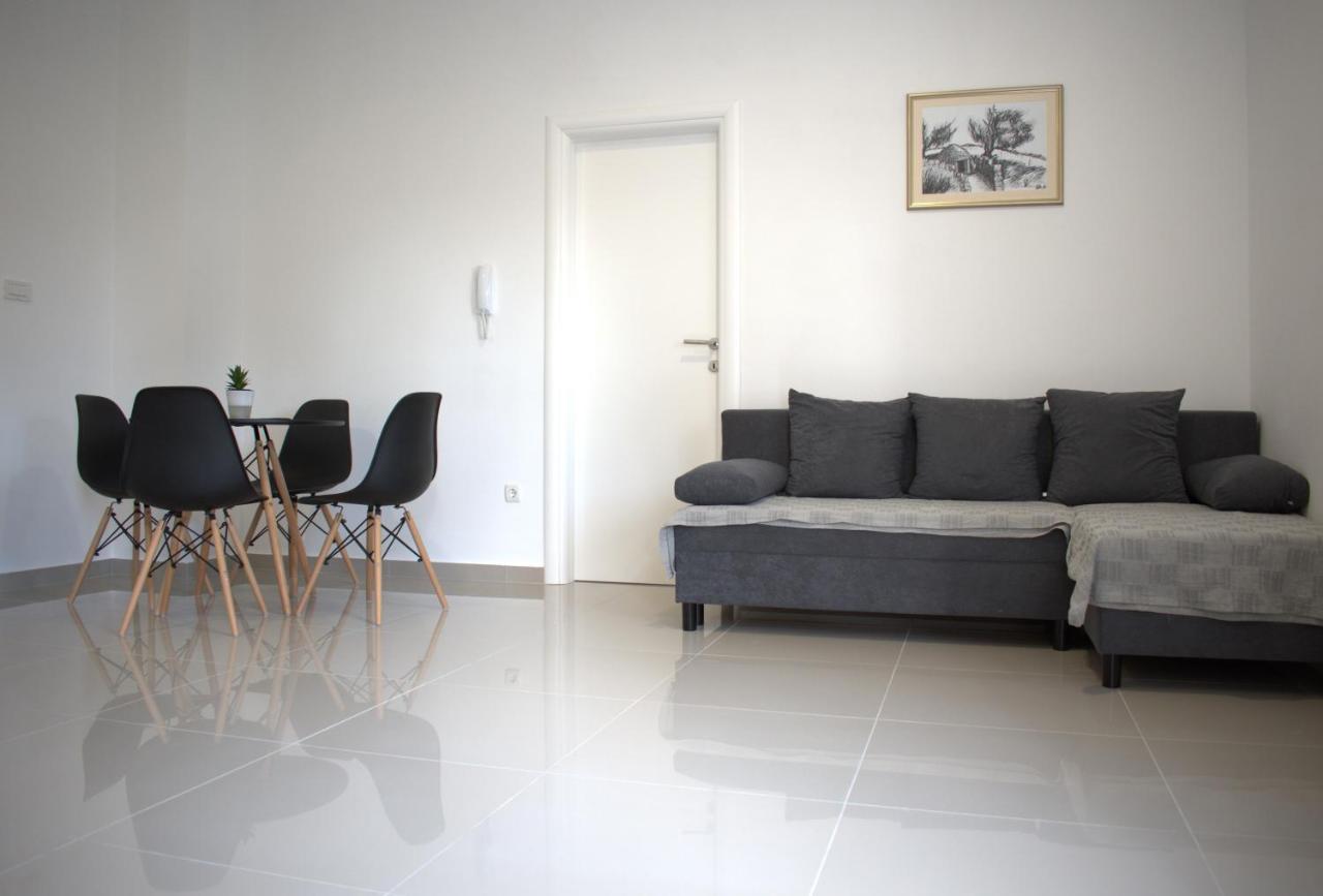Apartments Rena ชิเบนิก ภายนอก รูปภาพ