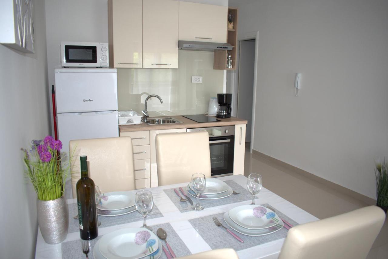 Apartments Rena ชิเบนิก ภายนอก รูปภาพ