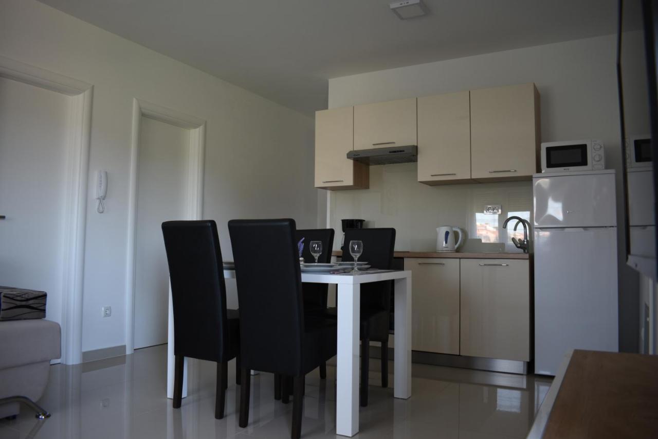 Apartments Rena ชิเบนิก ภายนอก รูปภาพ